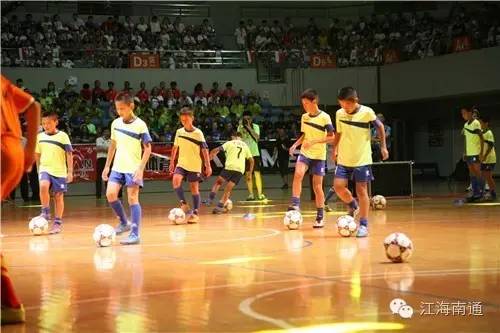 请来了孙雯，还惊动了不少国际友人！南通这场足球盛宴可有看头了~