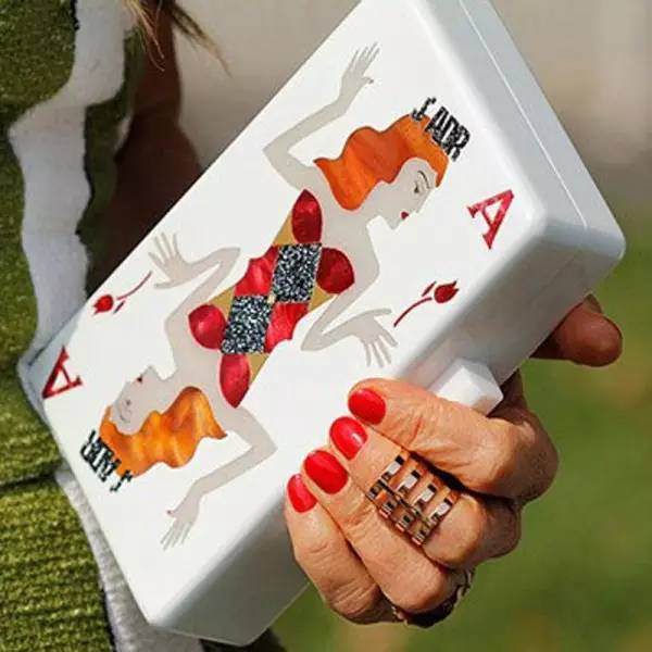 公司年会礼服鞋子怎么搭配,年会晚宴着装要求通知