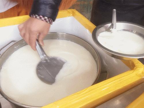 有两个明星在贵港被会喷火的牛排吓尿？！这是真的吗？