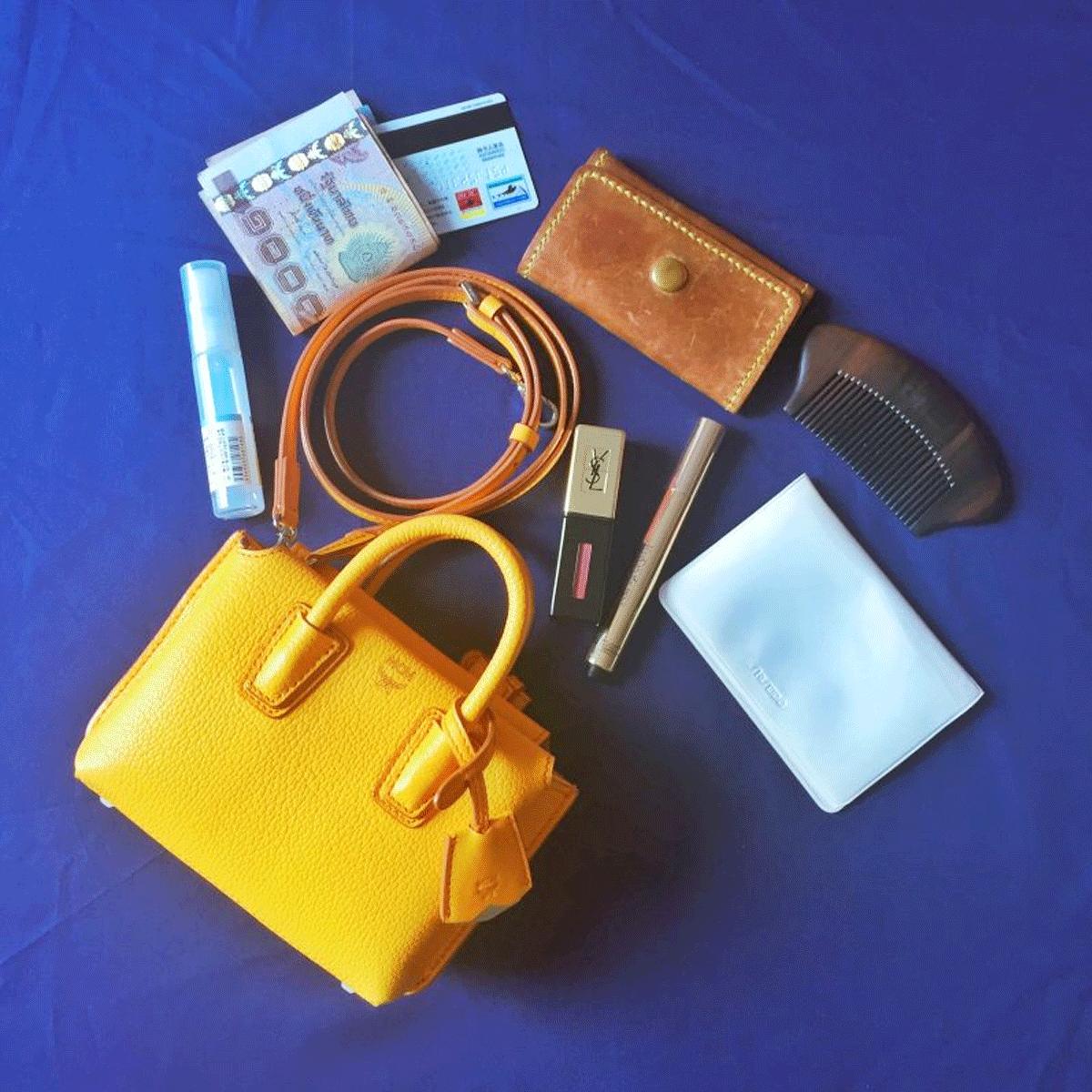 粉丝寄来了一箱包包,粉丝发来的包裹