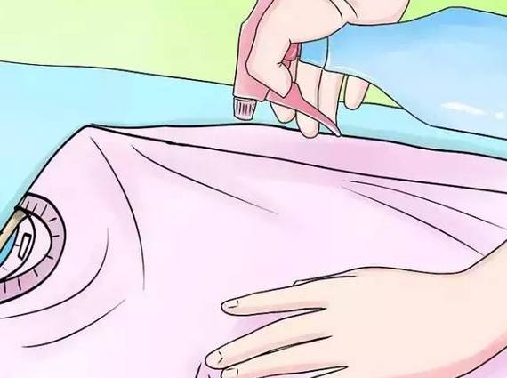 衣服褶皱快速去除只要简单一步,衣服出褶皱了没熨斗怎么快速弄平