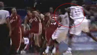 盘点球场上误伤队友,球场上的误伤