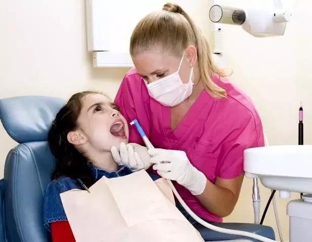 小孩子洗头大哭,孩子洗头大哭是什么原因