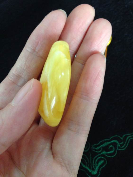 真正的蜜蜡都是什么样子的,真正蜜蜡是怎样的