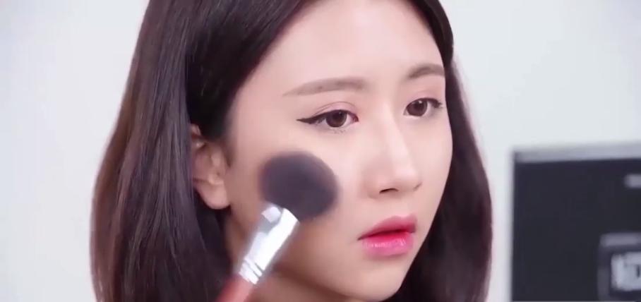 化妆教程视频新手入门,化妆新手入门必备产品