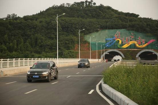 超多美图慎入！开神车，走丝路，这些不可思议的美景就在中国！