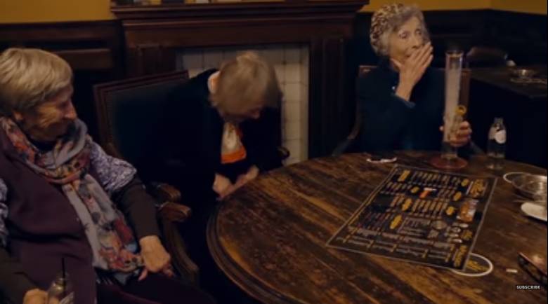 爷爷奶奶的摩登世界漫游指南:英国老人家都这么潮!