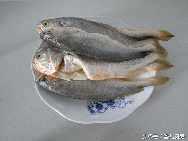 煎鱼掉皮怎么继续做红烧鱼,煎鱼怎么不粘锅不掉皮红烧