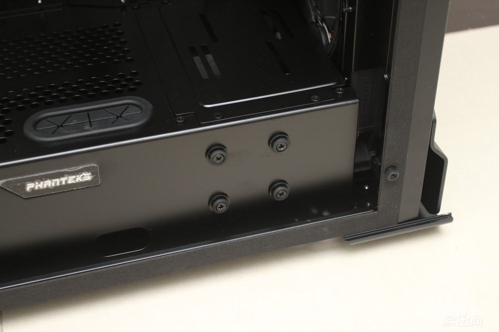 追风者515机箱可以装大主板吗,华擎b150装nvme