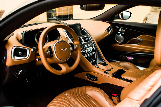 阿斯顿马丁db112020款v8coupe,全球限量1台的阿斯顿马丁db11