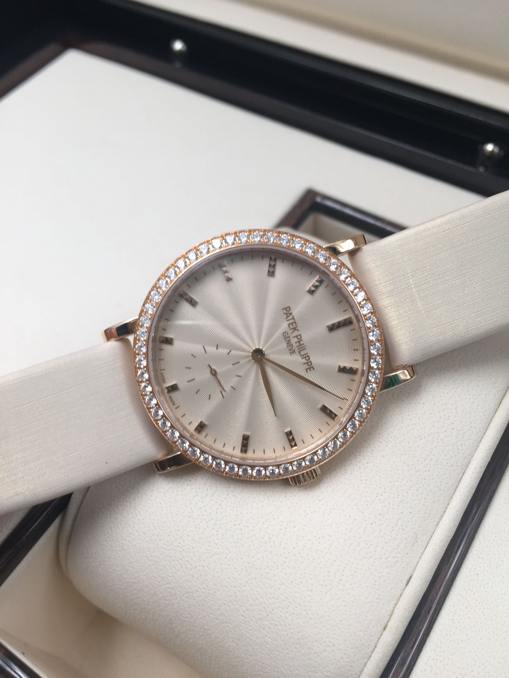 半价买劳力士,半价买戒指