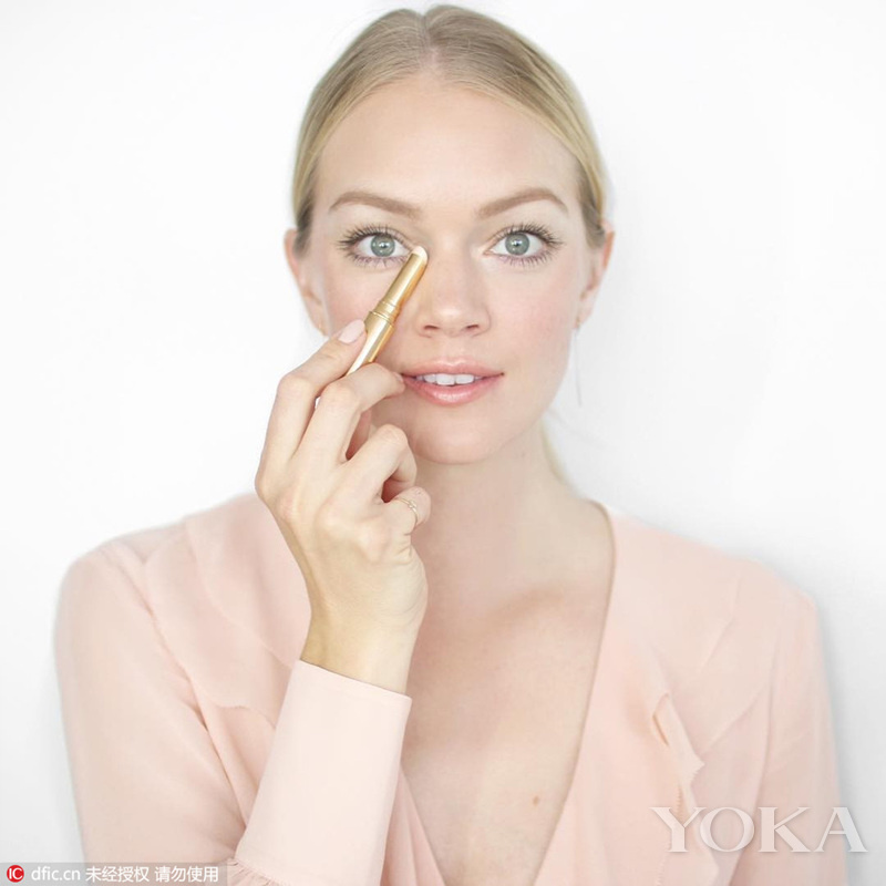 从艾林森化妆包里翻出