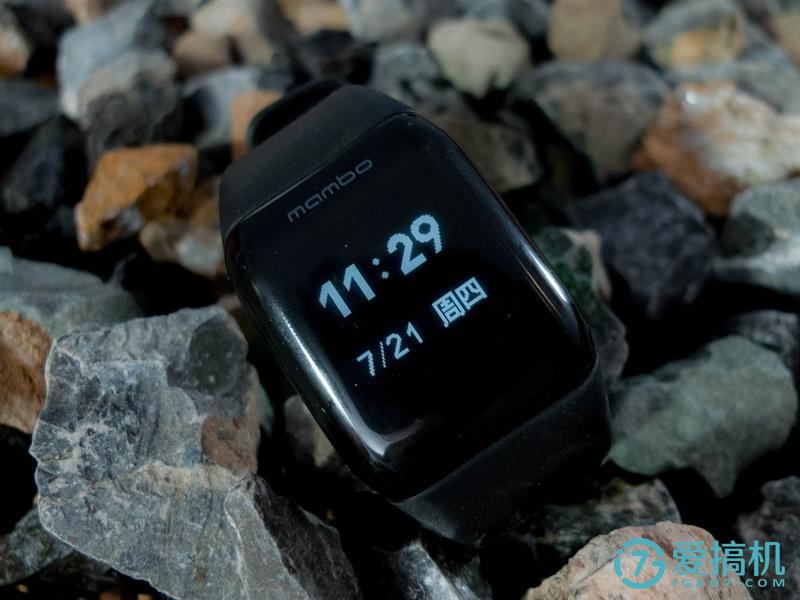 乐心运动手表充电,乐心运动手表显示实时数据