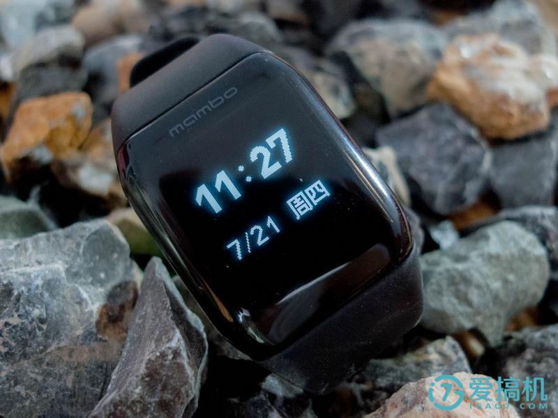 乐心运动手表充电,乐心运动手表显示实时数据