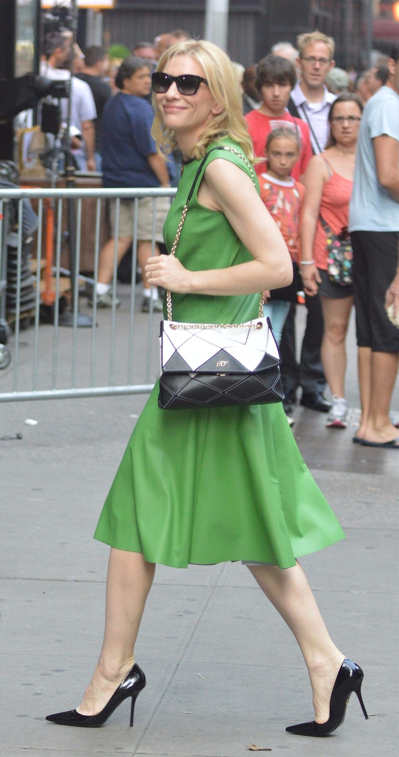 最懂女人心的设计师,最了解女生的设计师