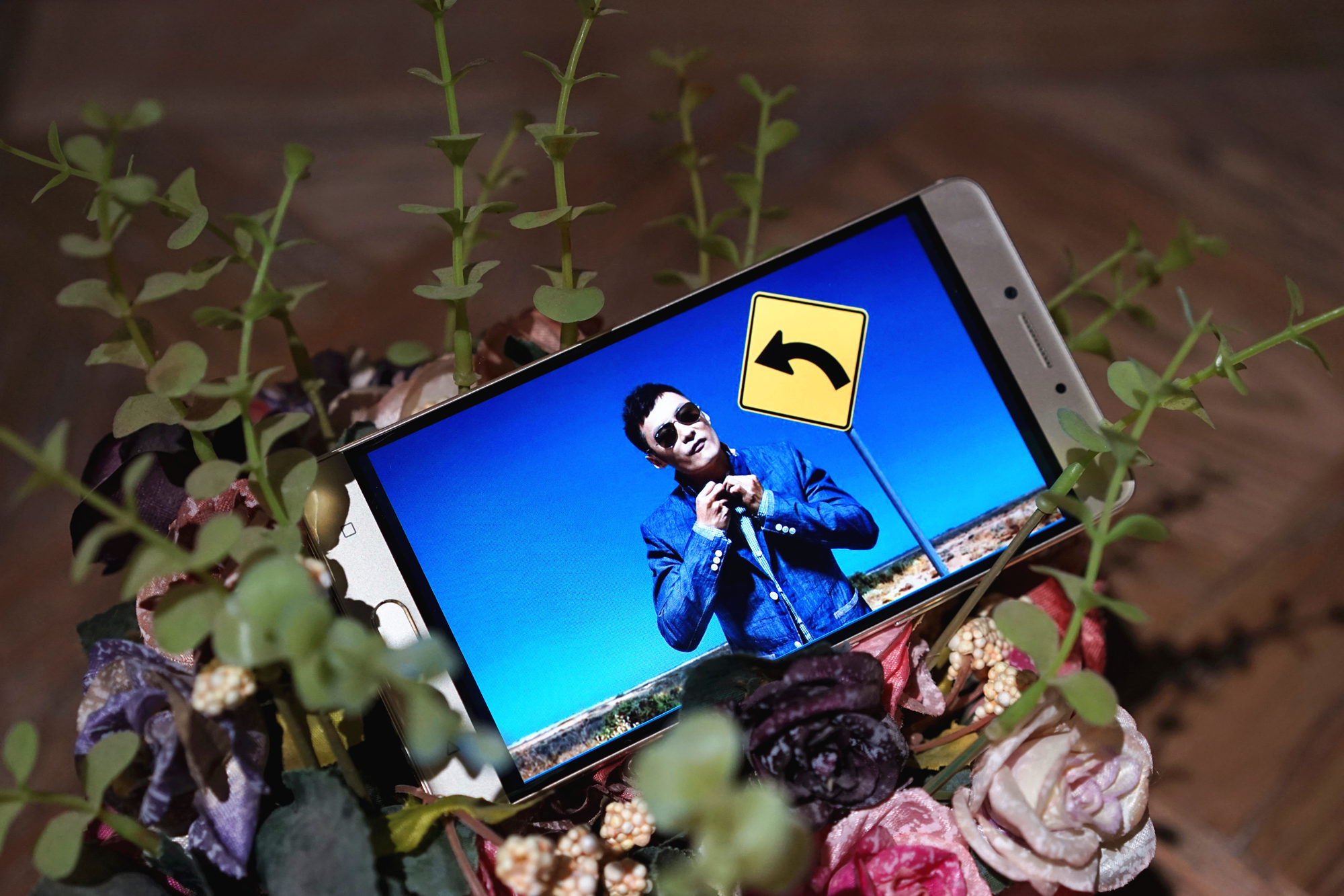 安全性和耐久性测试,安全续航耐摔的手机