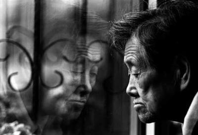 老年痴呆有救了，黄手环或将成为历史！