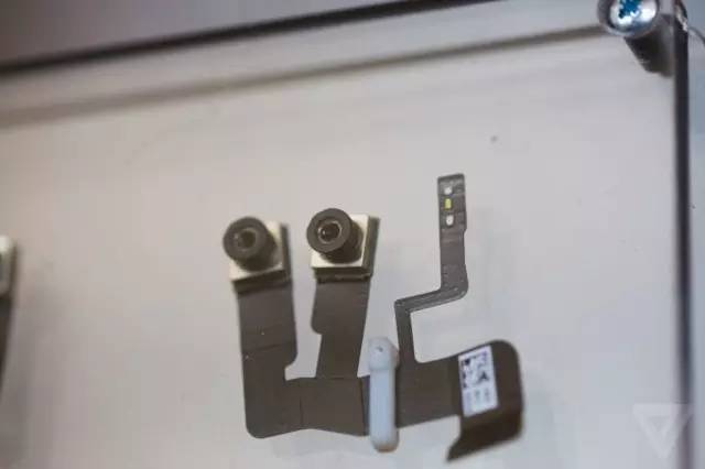 一言不合拆hololens,就为了给你讲道理