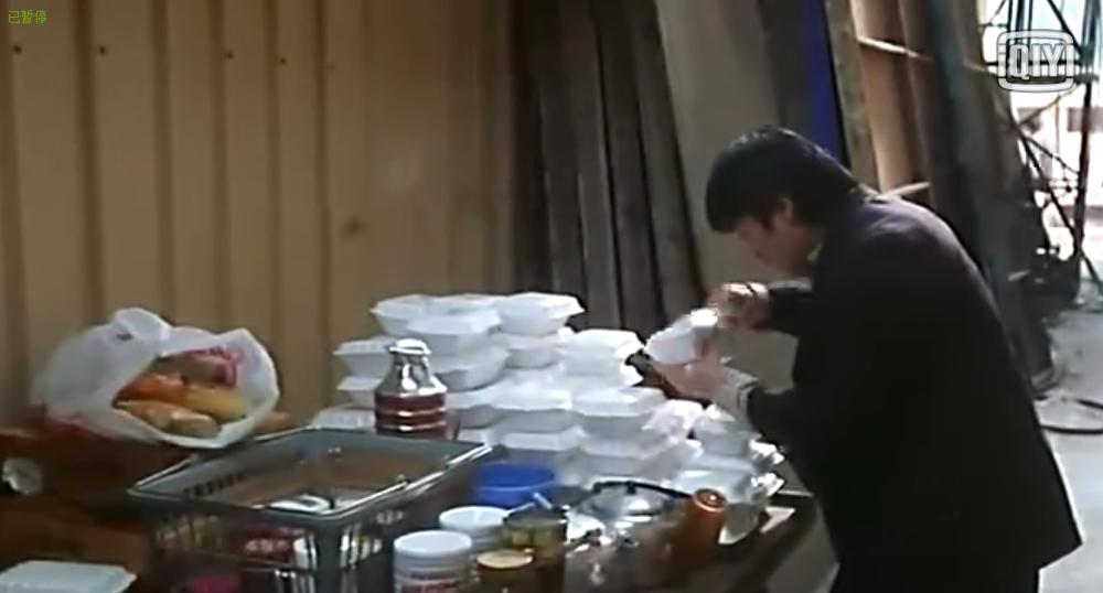 周星驰的《喜剧之王》总会让人看到他的那份坚持，不放弃