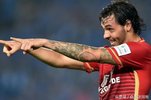 足球运动员是做什么的,足球球员是干什么的