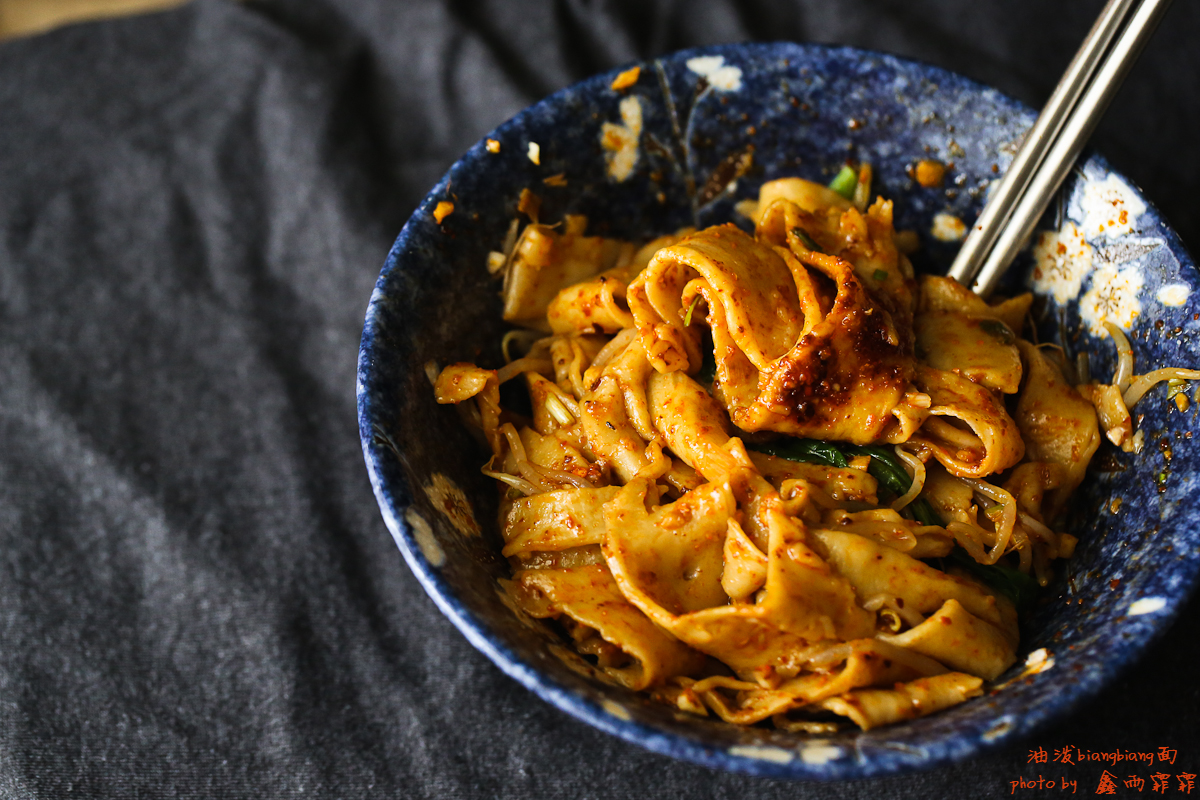 张艺谋谈油泼面,张艺谋闫妮油泼面