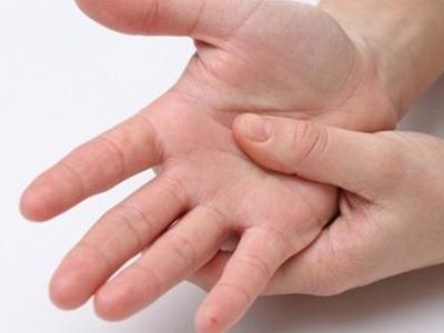 手部湿疹怎么才能治愈,皲裂性手部湿疹用药