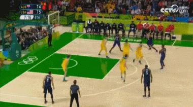 安东尼替补出场纽约球迷起立,安东尼疯狂救球