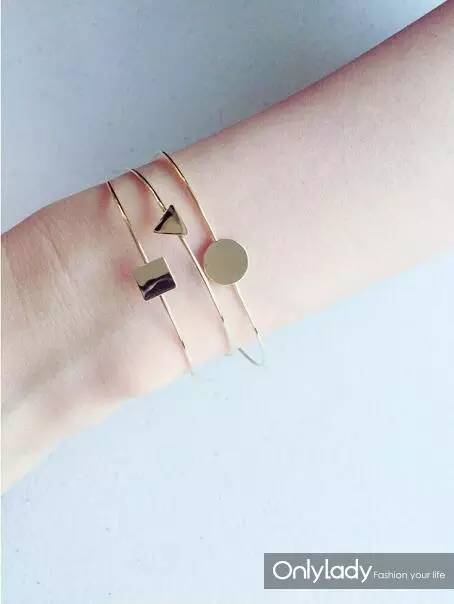 韩剧女主角同款耳坠,韩剧中的珠宝首饰