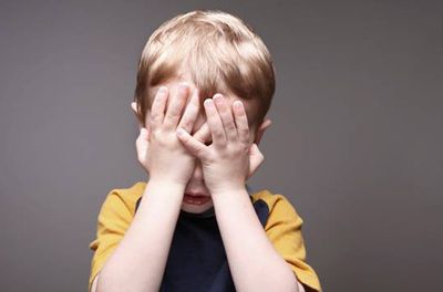 孩子口吃家长怎么引导,家长口吃会影响孩子吗