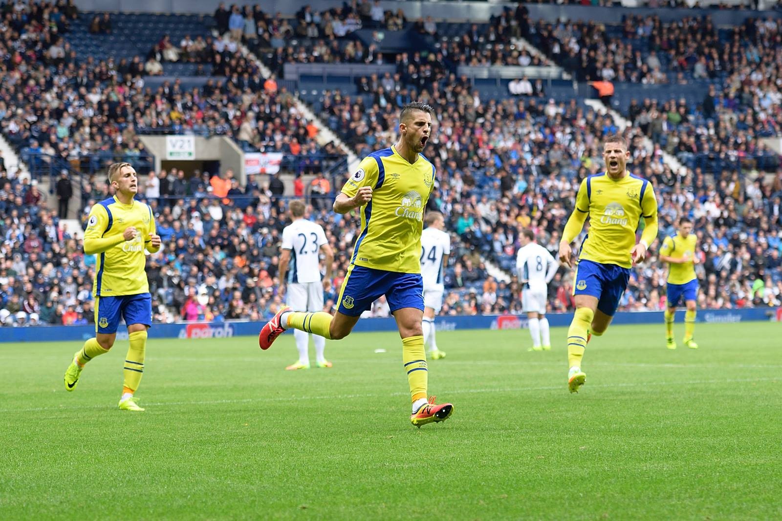 英超各球队球衣球鞋赞助商,英超第一轮战靴