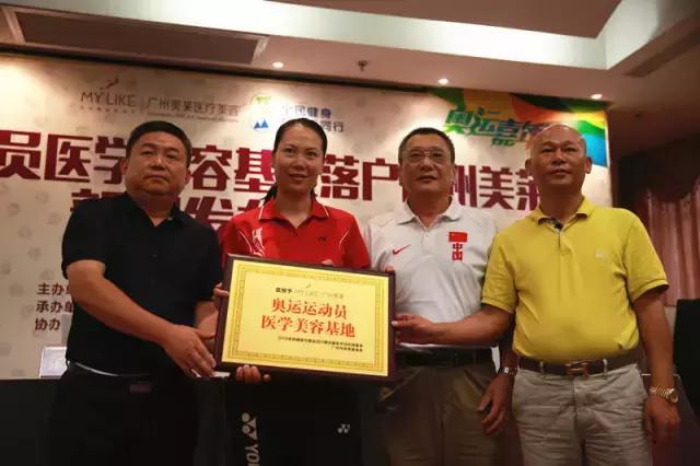 吴敏霞带伤训练视频,吴敏霞年轻的时候长啥样