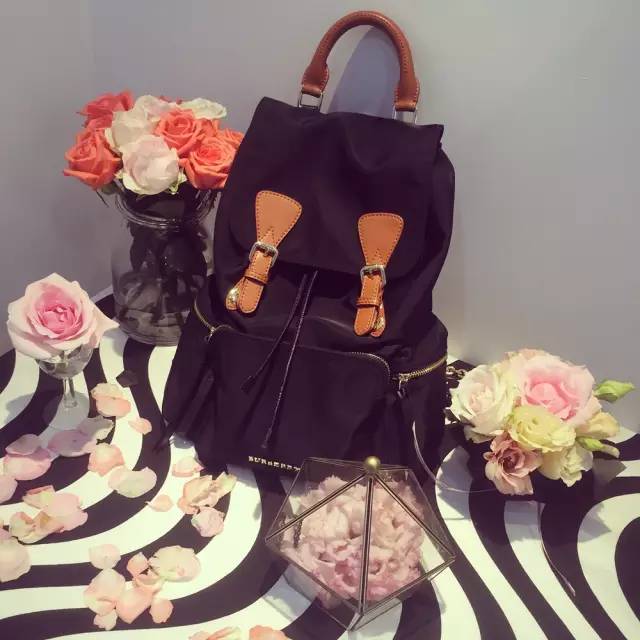 不到千元的旗舰机,不到千元的大牌套装护肤品