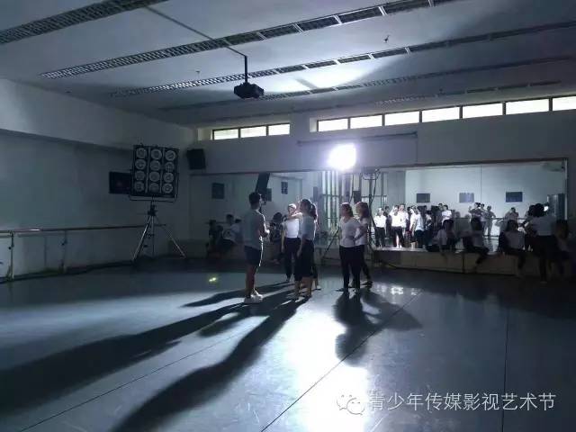 看这里!哇咔咔《南山区形象宣传片》之友情出演篇