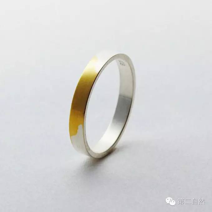 逆天啦，日本人设计出一枚银戒指，戴着戴着就变成了金戒指！