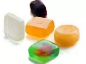 警示台丨风油精+润喉片+正确使用=“爽”嗨一夏