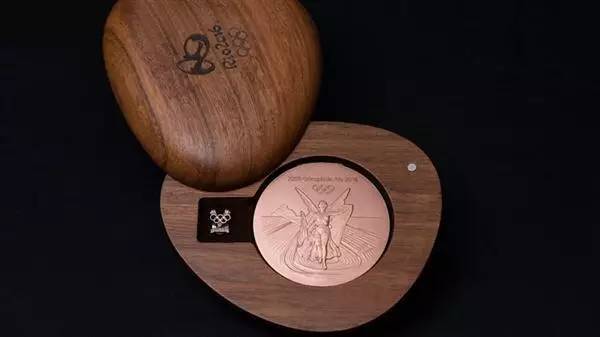 为什么说里约奥运会奖牌环保制作,奥运会奖牌设计对比