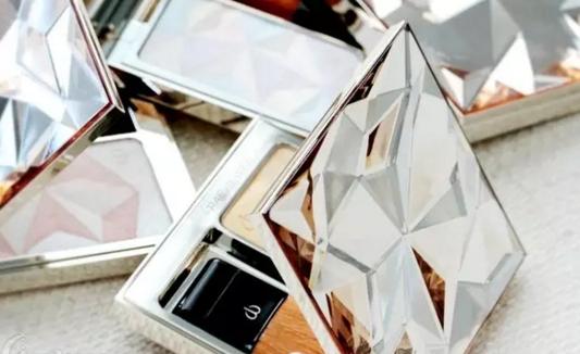 快来让这些彩妆教你谈恋爱 (让人心动的彩妆单品)