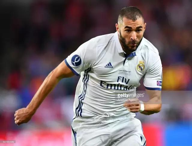 皇马巴萨球衣怎么选,巴萨西班牙超级杯球衣