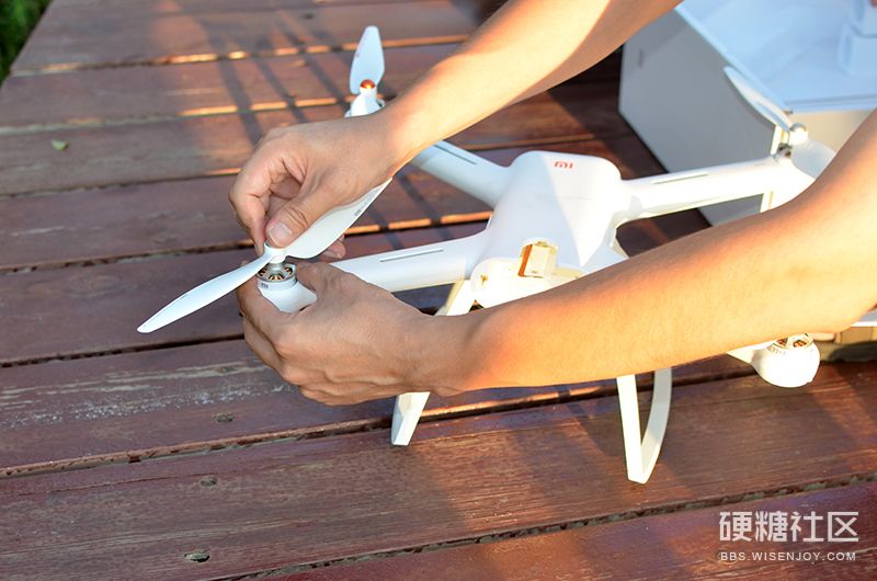 小米无人机有多厉害视频,小米年轻人的第一台轰炸机
