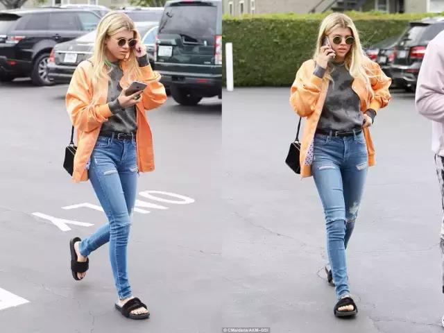 自从穿上这些拖鞋，就是那么自信