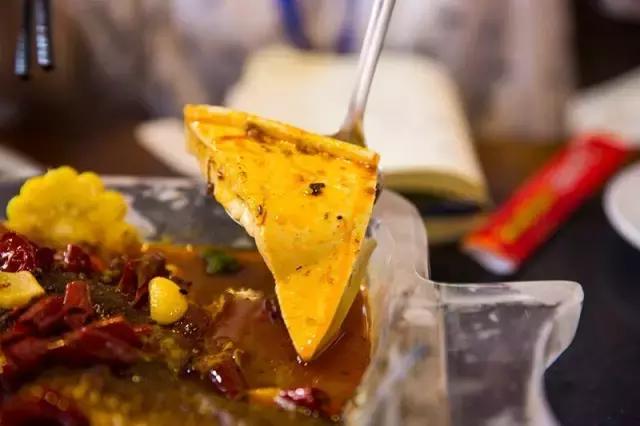 奇葩！泉州这家餐厅竟开在3D电影院里！招牌菜是西瓜皮！