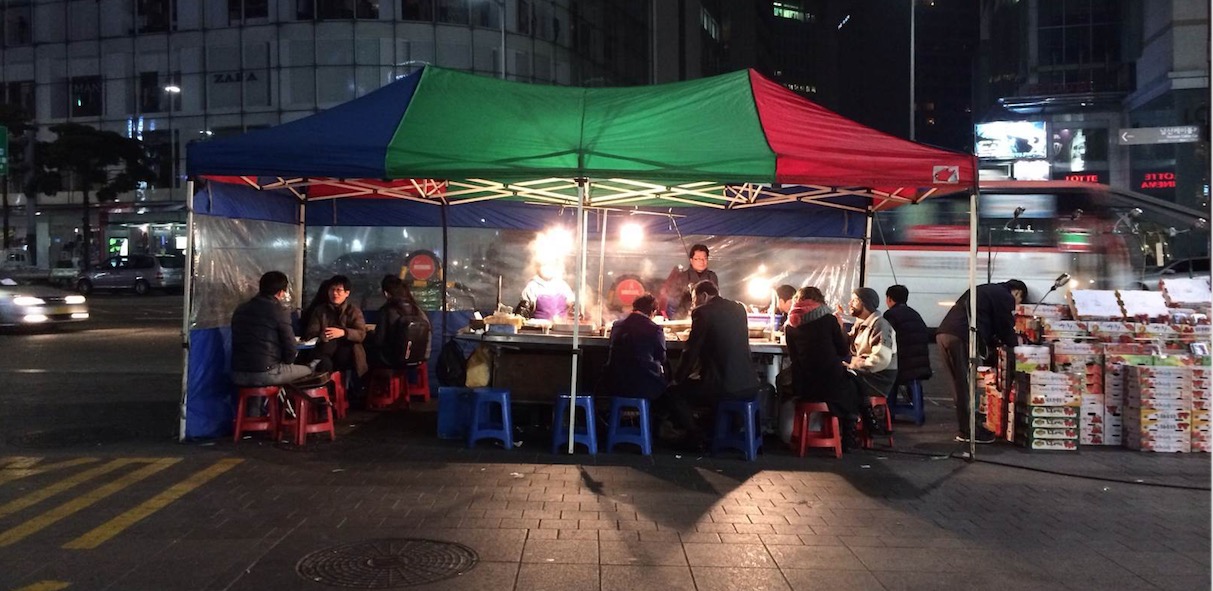 学校附近自己开冷饮店怎么开,学校开冰淇淋店挣钱吗