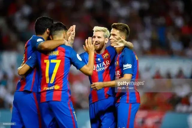 皇马巴萨球衣怎么选,巴萨西班牙超级杯球衣