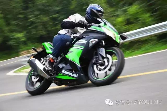 2017款ninja250和18款,ninja250排气四缸对比r6