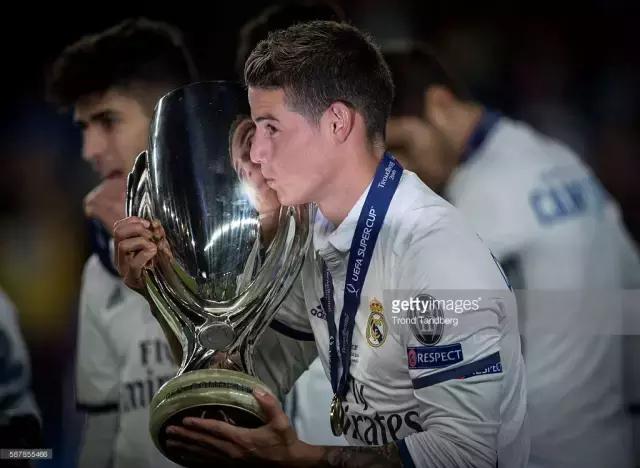 皇马巴萨球衣怎么选,巴萨西班牙超级杯球衣