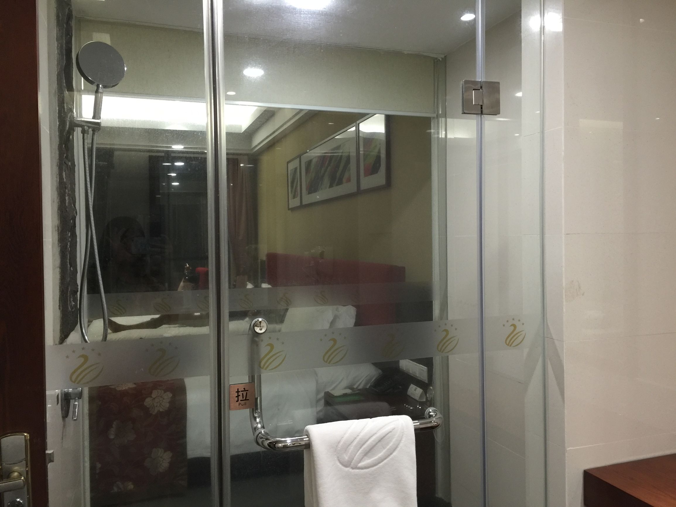 雷州樟树湾大酒店价格,雷州樟树湾大酒店有特大饭桌吗