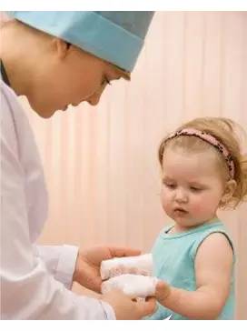 一周半宝宝被烫伤怎么办,宝宝被烫伤正确的处理方法