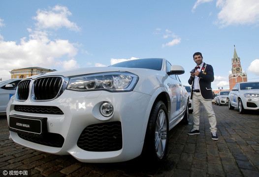 牛气！俄罗斯红场发宝马，普京保镖也有，女皇好羡慕