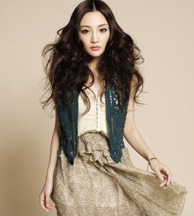 适合烫染的中分发型,中分发型自己怎么染发