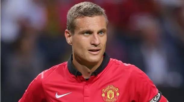 那个教我们做男人的硬汉，退役了